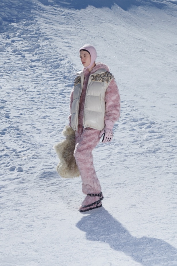 عرض أزياء دار MIU MIU لخريف وشتاء 2021-2022