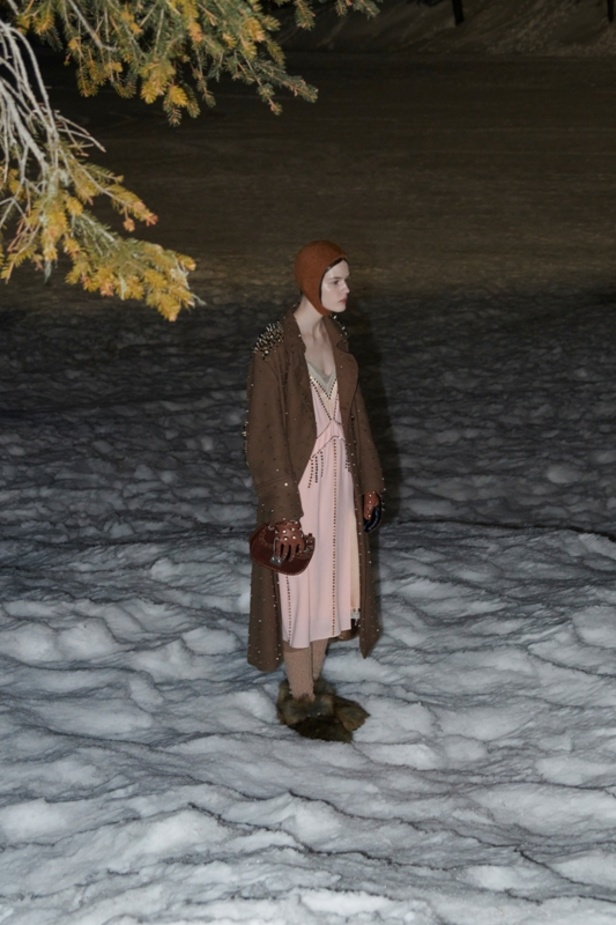 عرض أزياء دار MIU MIU لخريف وشتاء 2021-2022