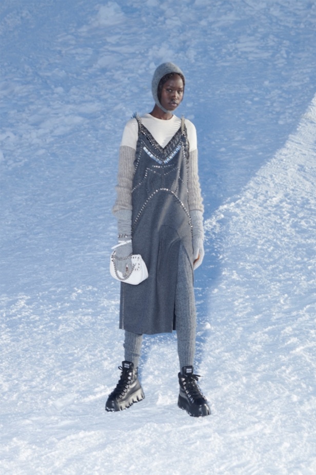 عرض أزياء دار MIU MIU لخريف وشتاء 2021-2022