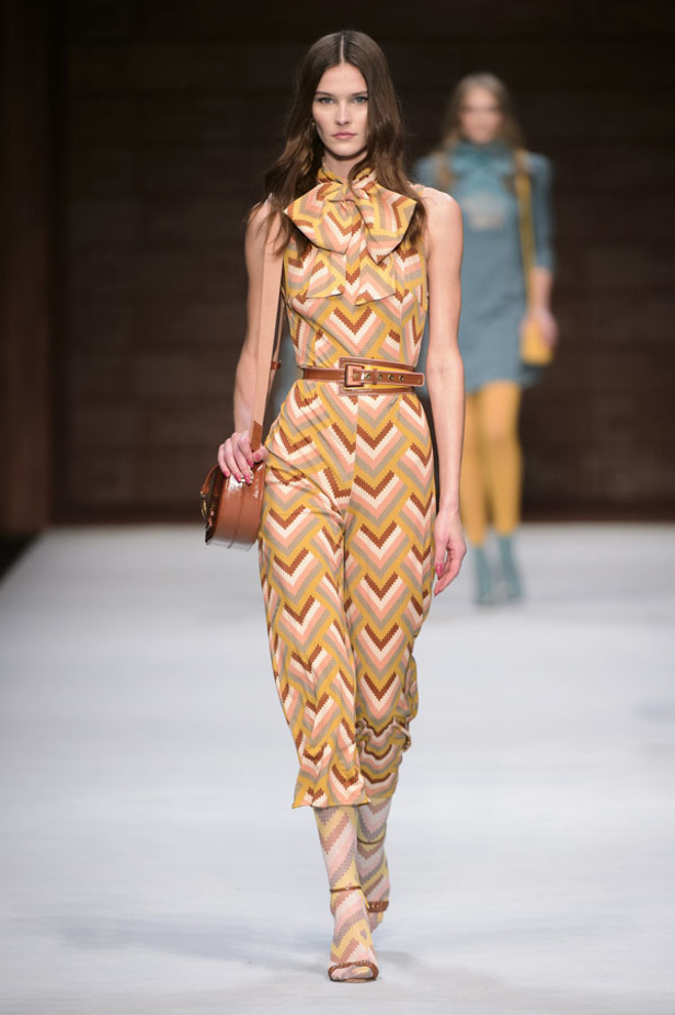  المرأة من قوة وإصرار مع مجموعة Elisabetta Franchi 