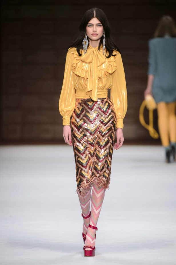  المرأة من قوة وإصرار مع مجموعة Elisabetta Franchi 