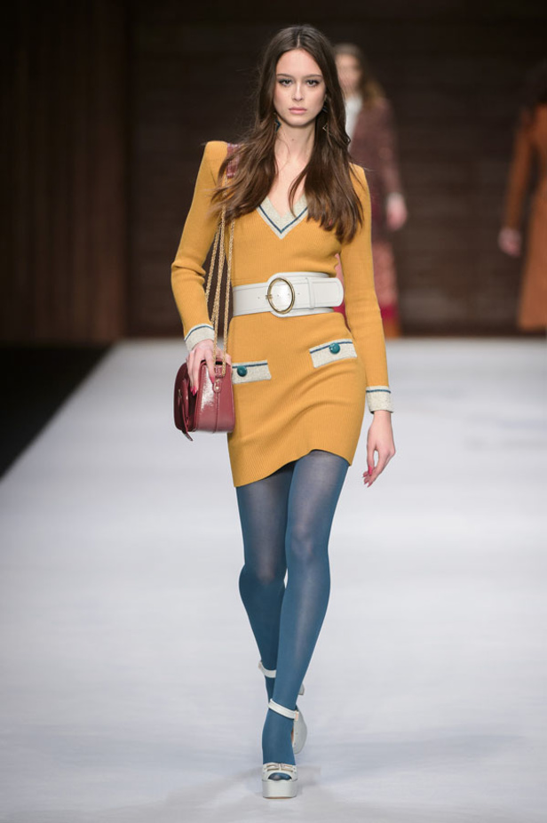  المرأة من قوة وإصرار مع مجموعة Elisabetta Franchi 