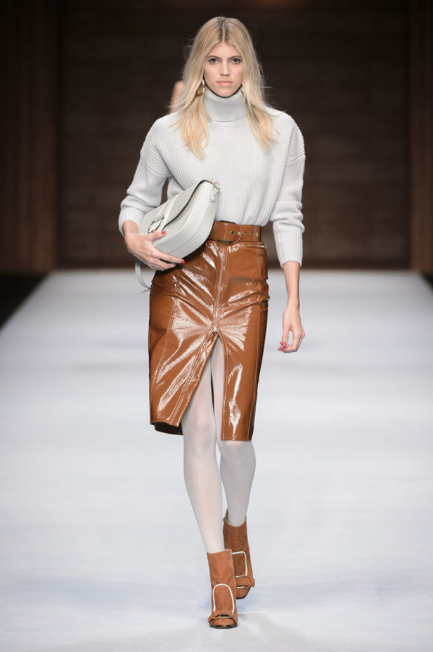  المرأة من قوة وإصرار مع مجموعة Elisabetta Franchi 