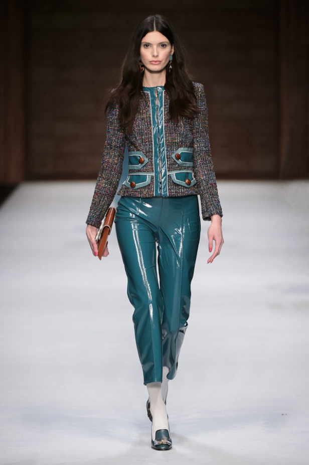  المرأة من قوة وإصرار مع مجموعة Elisabetta Franchi 