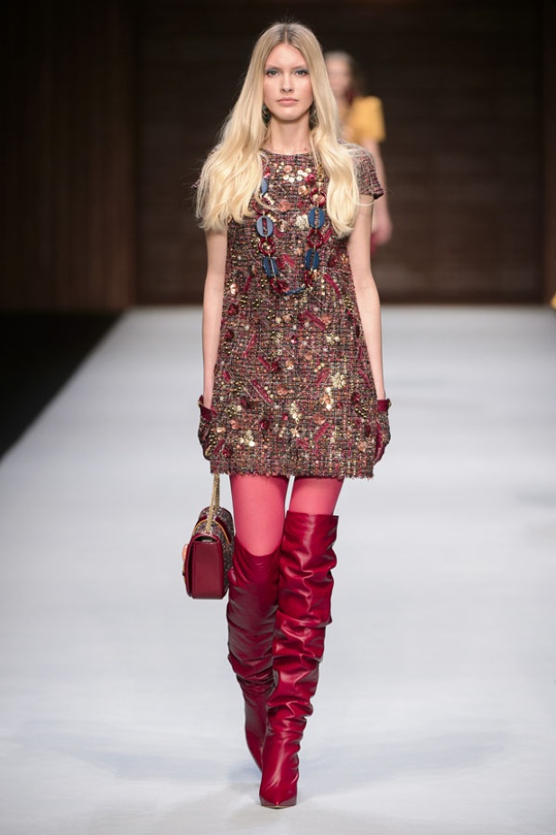  المرأة من قوة وإصرار مع مجموعة Elisabetta Franchi 