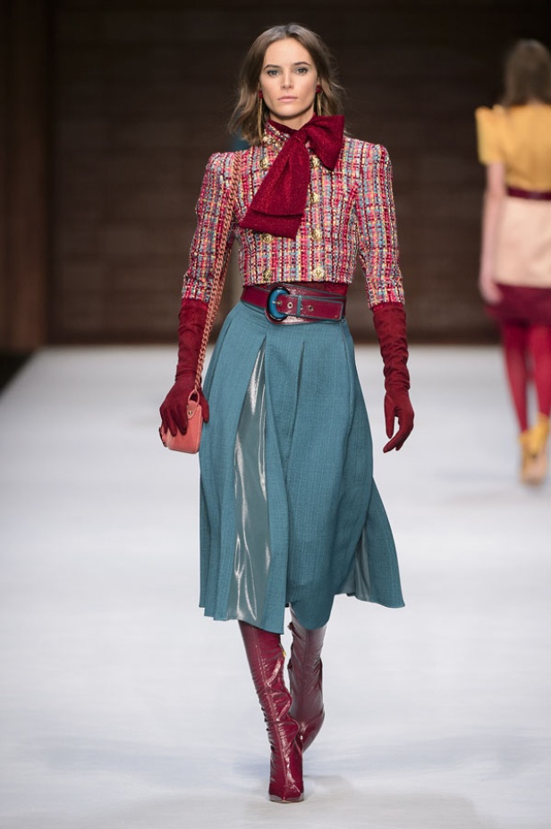  المرأة من قوة وإصرار مع مجموعة Elisabetta Franchi 