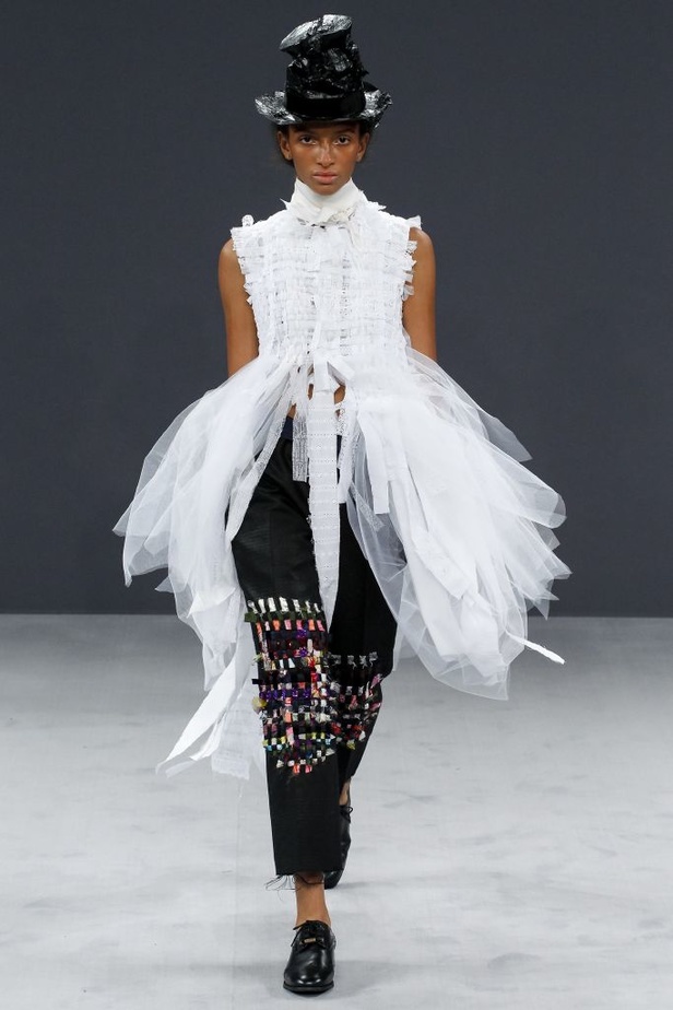 مجموعة Viktor & Rolf للأزياء الراقية لخريف ٢٠١٦