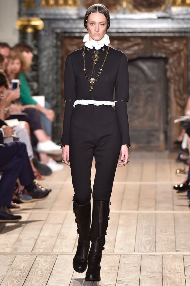 مجموعة Valentino للهوت كوتور لخريف شتاء 2016-2017