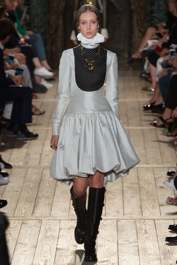 مجموعة Valentino للهوت كوتور لخريف شتاء 2016-2017