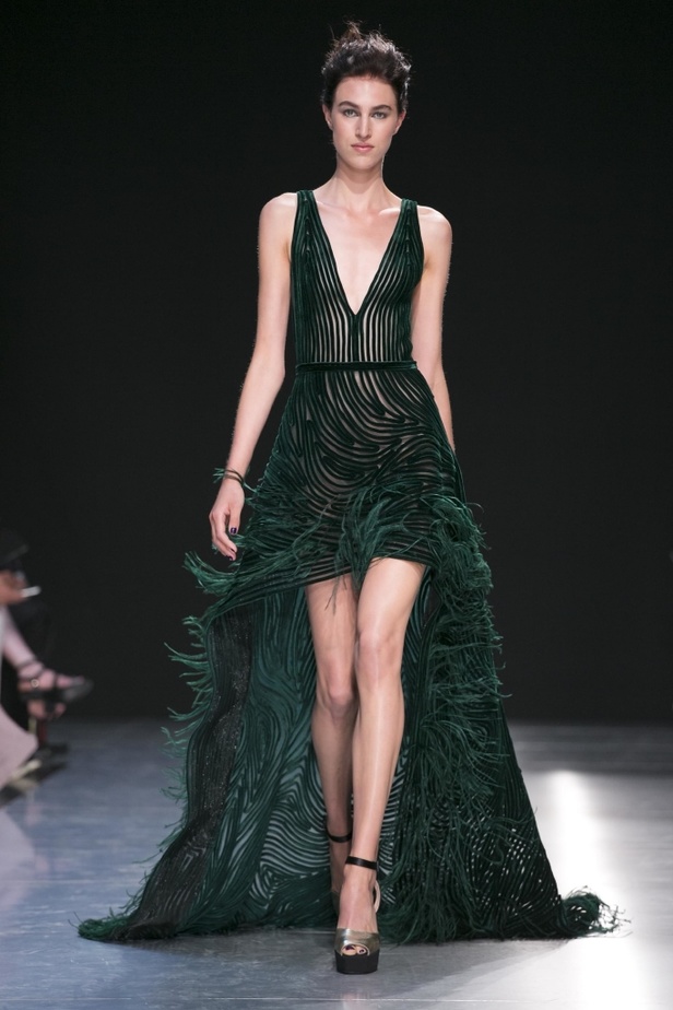 أزياء جورج شقرا لشتاء 2018 يسيطر عليها الشك والتطريز !