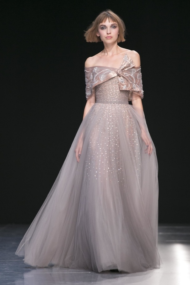 أزياء جورج شقرا لشتاء 2018 يسيطر عليها الشك والتطريز !