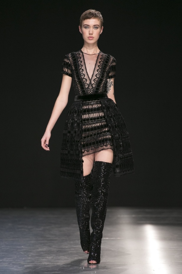 أزياء جورج شقرا لشتاء 2018 يسيطر عليها الشك والتطريز !