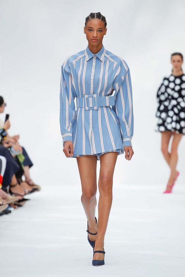 عرض أزياء كارولينا هيريرا لموسم ربيع وصيف 2020