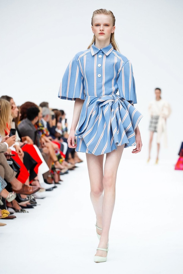 عرض أزياء كارولينا هيريرا لموسم ربيع وصيف 2020