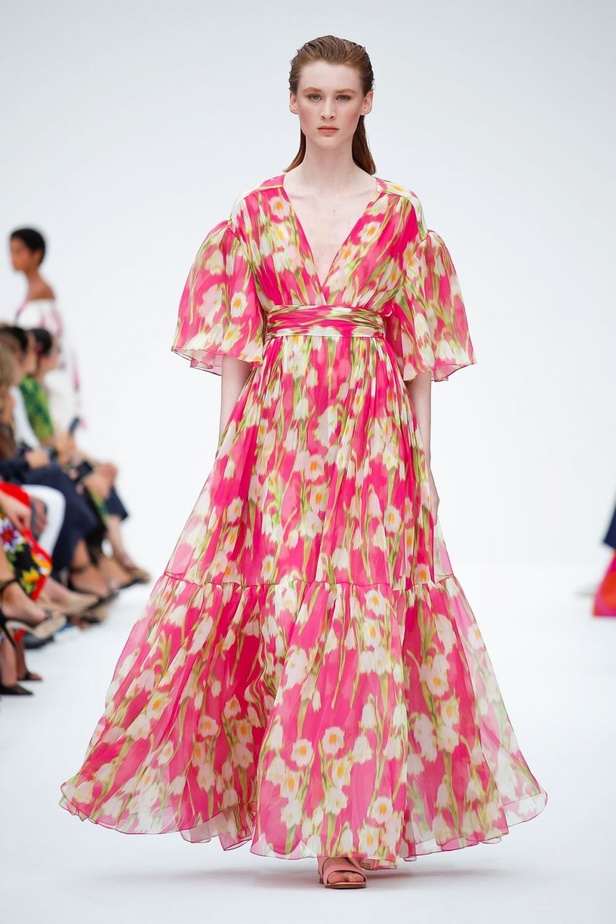 عرض أزياء كارولينا هيريرا لموسم ربيع وصيف 2020