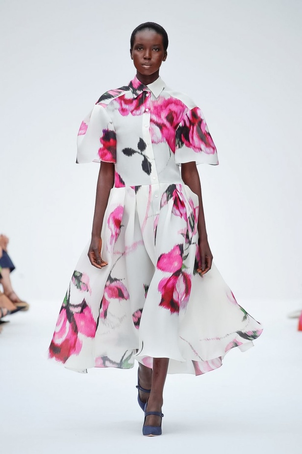 عرض أزياء كارولينا هيريرا لموسم ربيع وصيف 2020