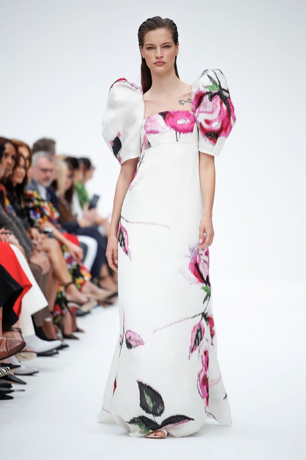 عرض أزياء كارولينا هيريرا لموسم ربيع وصيف 2020