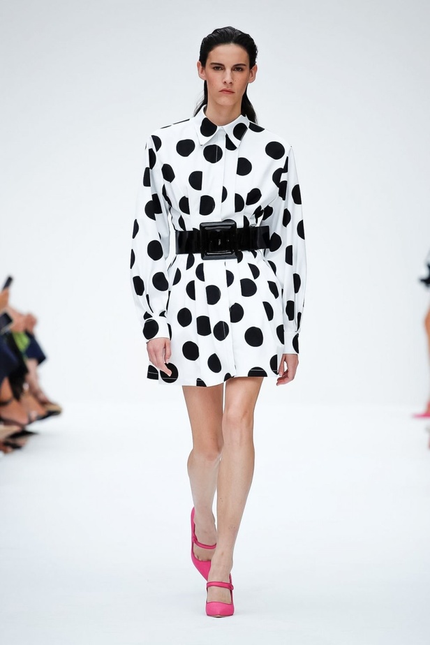 عرض أزياء كارولينا هيريرا لموسم ربيع وصيف 2020