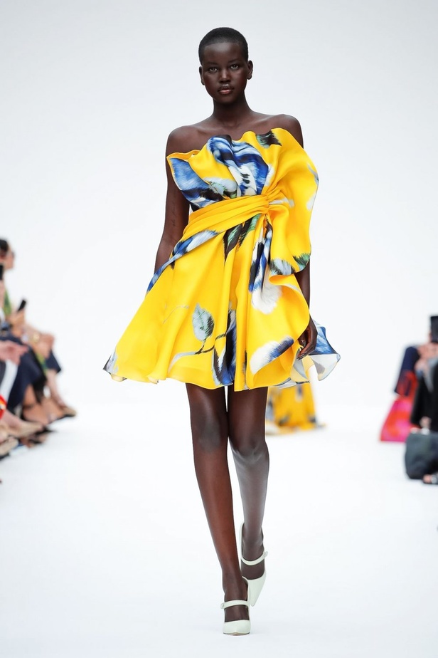 عرض أزياء كارولينا هيريرا لموسم ربيع وصيف 2020