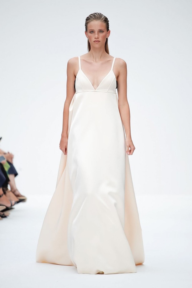 عرض أزياء كارولينا هيريرا لموسم ربيع وصيف 2020