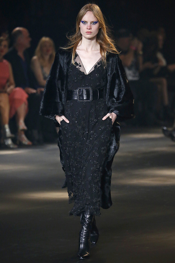 "سان لوران" ومجموعة مُبهرة لموسم خريف وشتاء 2016-2017!