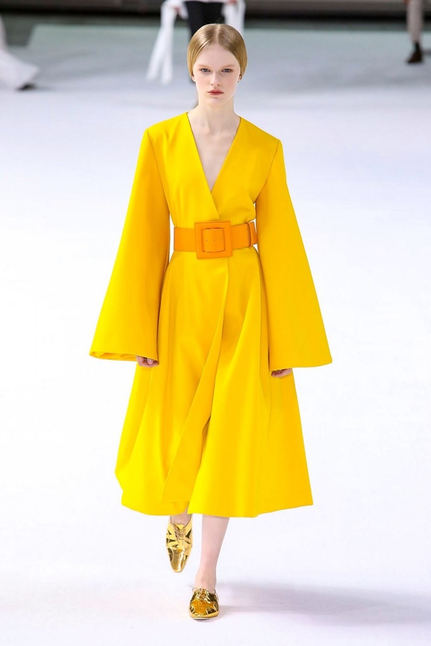 فساتين كارولينا هيريرا لخريف وشتاء 2020-2021 من اسبوع الموضة في نيويورك