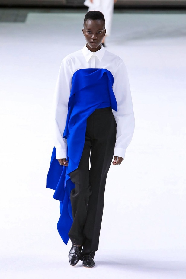 فساتين كارولينا هيريرا لخريف وشتاء 2020-2021 من اسبوع الموضة في نيويورك