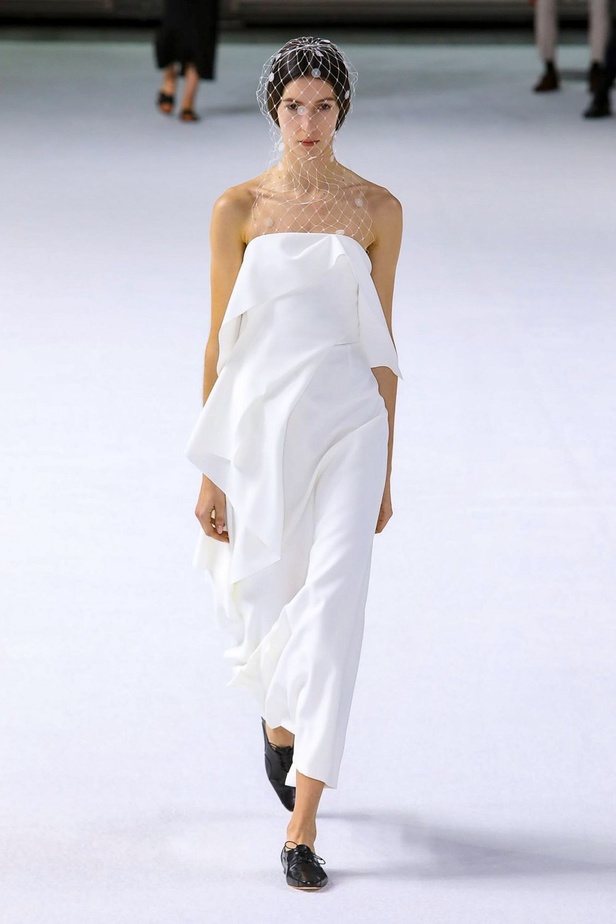 فساتين كارولينا هيريرا لخريف وشتاء 2020-2021 من اسبوع الموضة في نيويورك