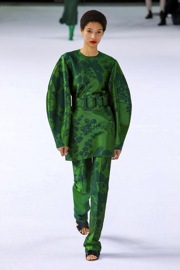 فساتين كارولينا هيريرا لخريف وشتاء 2020-2021 من اسبوع الموضة في نيويورك