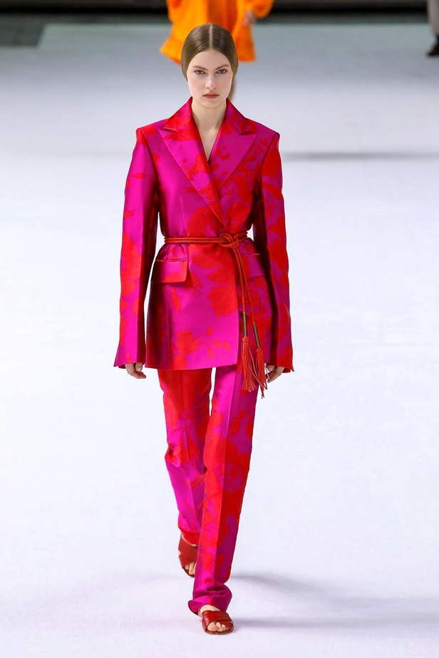 فساتين كارولينا هيريرا لخريف وشتاء 2020-2021 من اسبوع الموضة في نيويورك