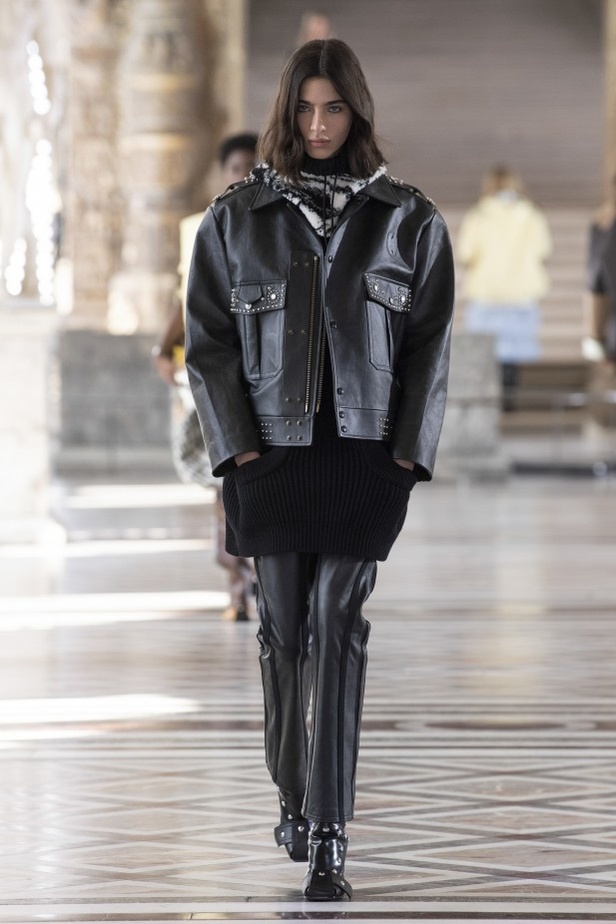 عرض أزياء Louis Vuitton لخريف وشتاء 2021-2022