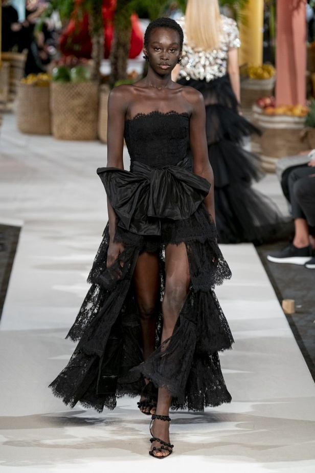 اسبوع الموضة في نيويورك 2019 عرض أزياء oscar de la renta  ربيع وصيف 2020