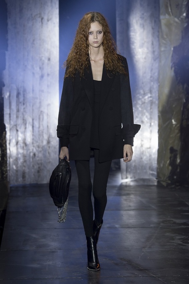 أناقة الأسود مع ألكسندر وانغ لخريف و شتاء 2017