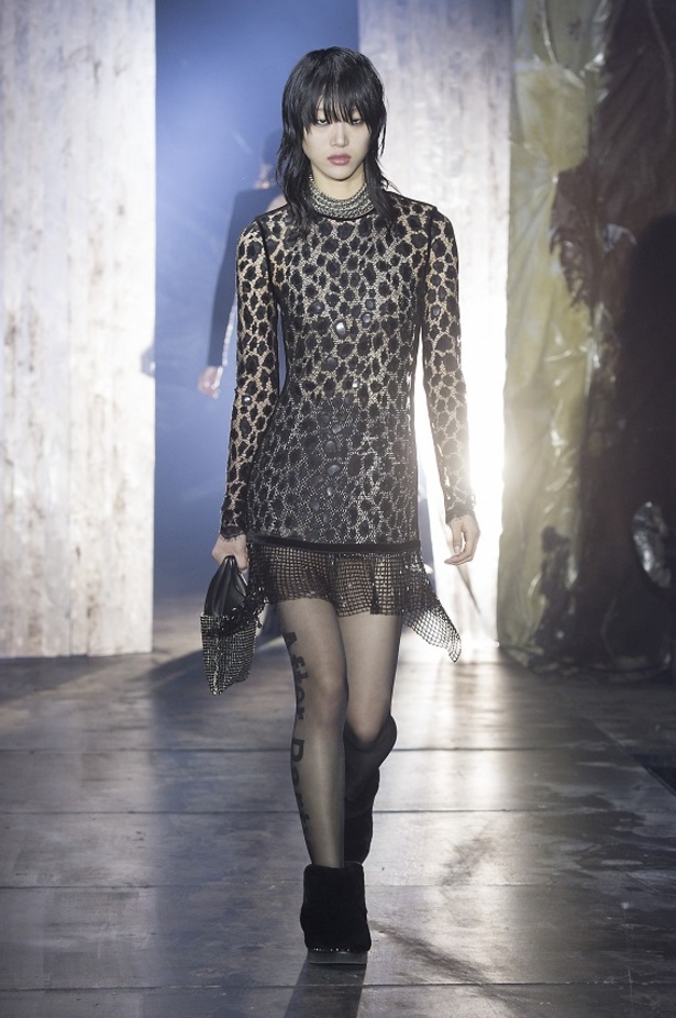 أناقة الأسود مع ألكسندر وانغ لخريف و شتاء 2017