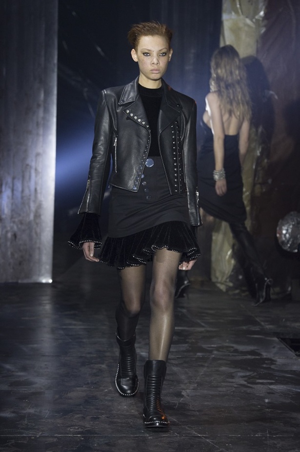 أناقة الأسود مع ألكسندر وانغ لخريف و شتاء 2017