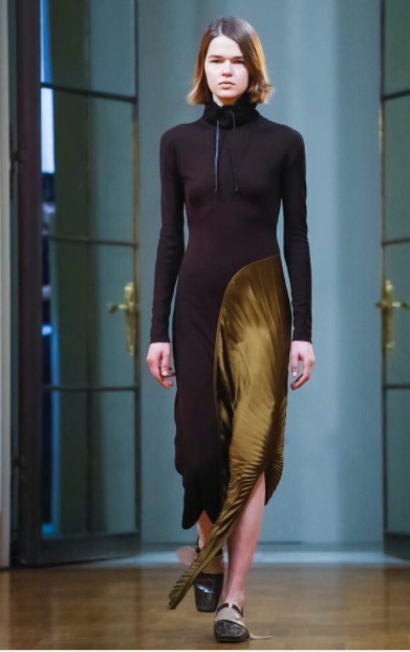 عرض أزياء Victoria Beckham لخريف وشتاء 2018 !