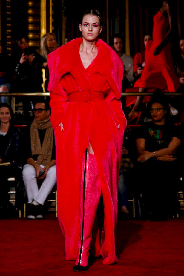 عرض أزياء كريستيان سيريانو لموسم خريف وشتاء 2018