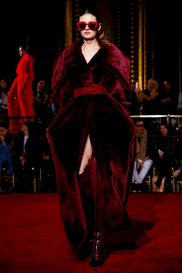 عرض أزياء كريستيان سيريانو لموسم خريف وشتاء 2018