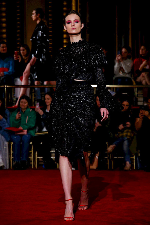 عرض أزياء كريستيان سيريانو لموسم خريف وشتاء 2018