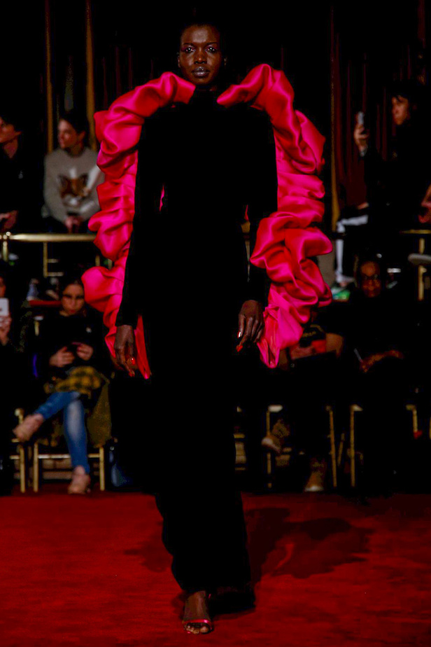 عرض أزياء كريستيان سيريانو لموسم خريف وشتاء 2018