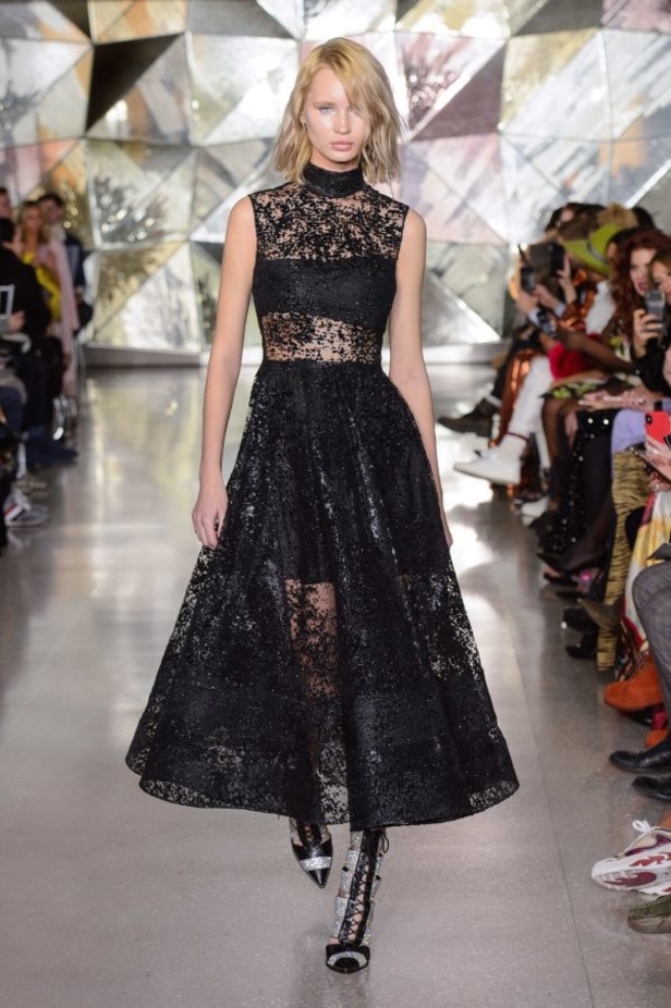 مجموعة Christian Siriano  للألبسة الجاهزة لموسم خريف 2019