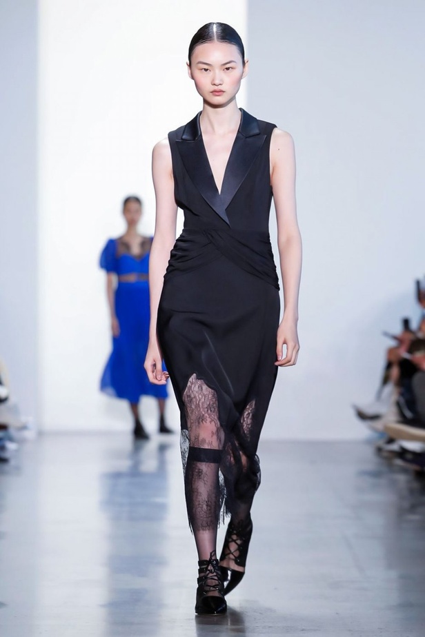 مجموعة Self Portrait للألبسة الجاهزة لخريف 2019