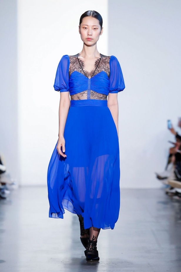 مجموعة Self Portrait للألبسة الجاهزة لخريف 2019