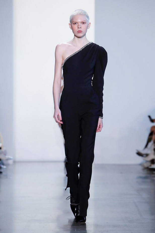 مجموعة Self Portrait للألبسة الجاهزة لخريف 2019