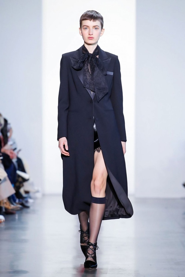 مجموعة Self Portrait للألبسة الجاهزة لخريف 2019