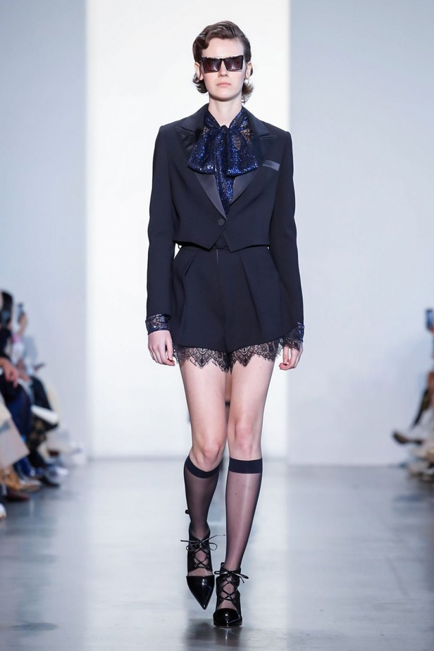 مجموعة Self Portrait للألبسة الجاهزة لخريف 2019