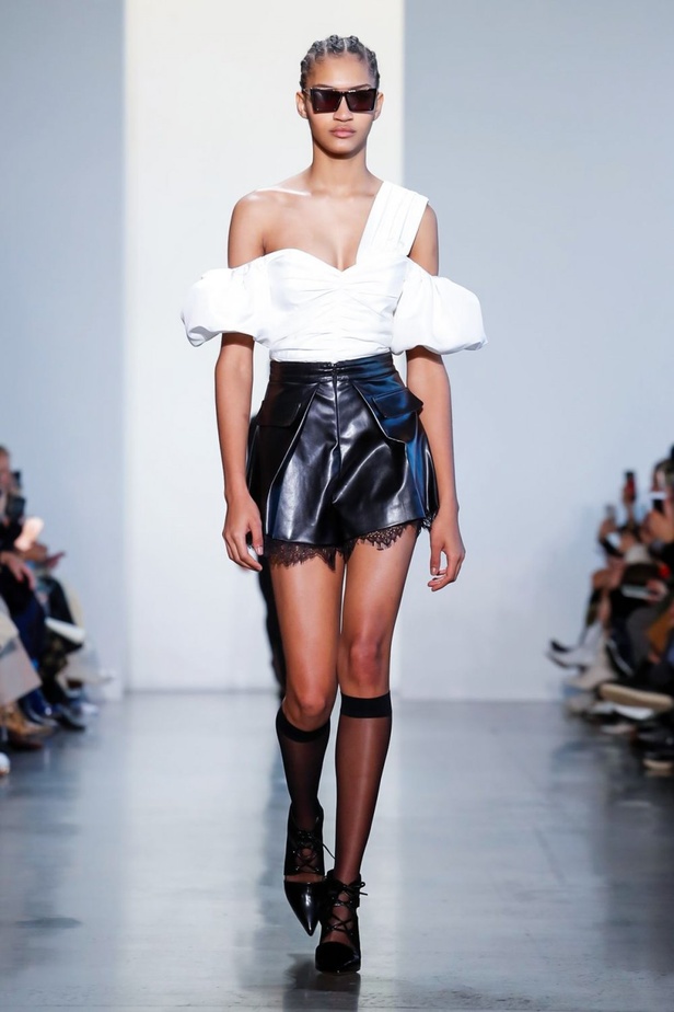 مجموعة Self Portrait للألبسة الجاهزة لخريف 2019