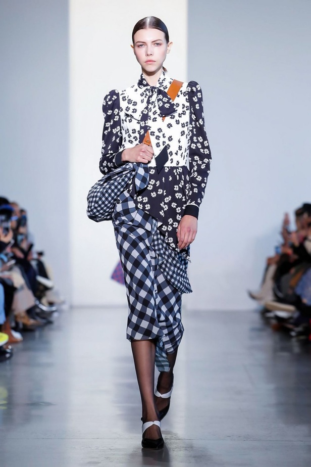 مجموعة Self Portrait للألبسة الجاهزة لخريف 2019