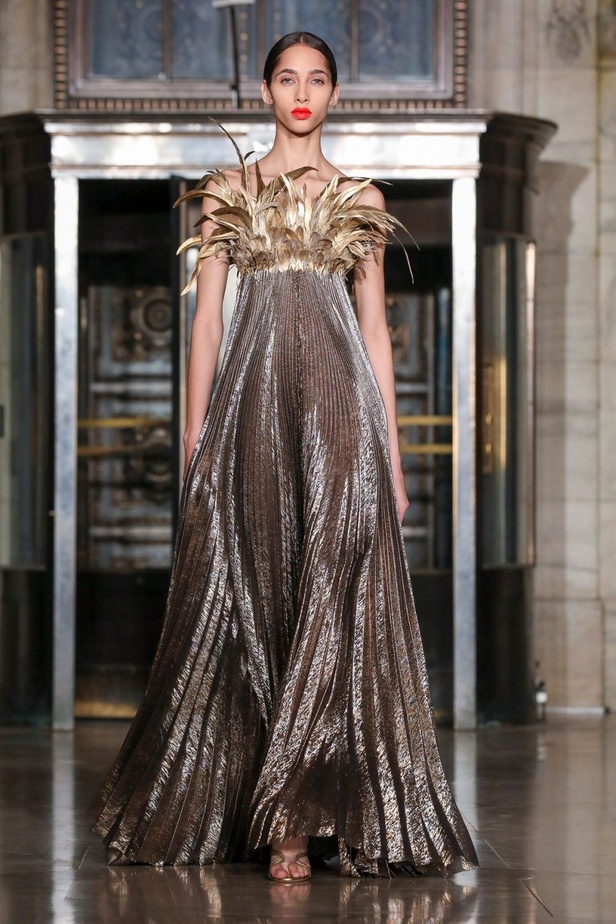 مجموعة اوسكار دي لارنتا من اسبوع الموضة في نيويورك 2020 