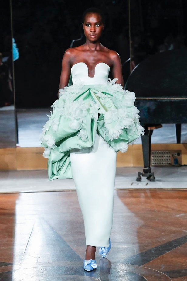 فساتين PRABAL GURUNG لخريف وشتاء2020/2021  